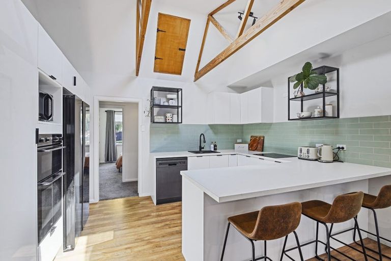 Photo of property in 144a High Street, Oxford, 7430