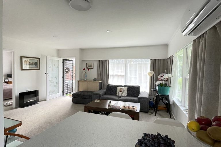 Photo of property in 42 Cheval Drive, Totara Vale, Auckland, 0629