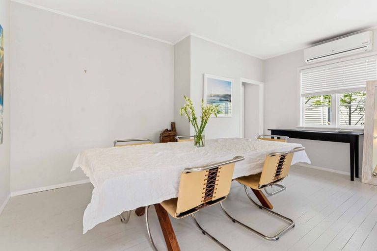 Photo of property in 21 Fraser Road, Narrow Neck, Auckland, 0624