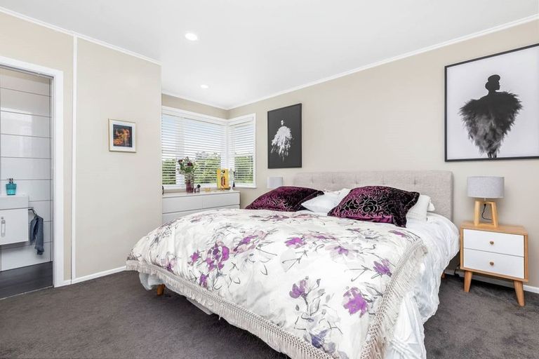 Photo of property in 25 Trelawn Place, Cockle Bay, Auckland, 2014