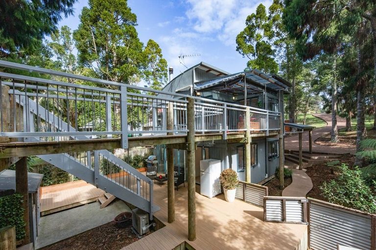 Photo of property in 220 Woodlands Park Road, Titirangi, Auckland, 0604