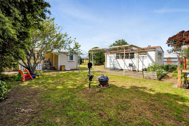 Photo of property in 64 Puriri Street, Hawera, 4610