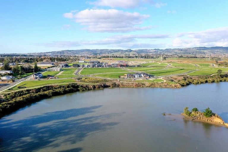 Photo of property in 16 Evergreen Parade, Rosehill, Papakura, 2113