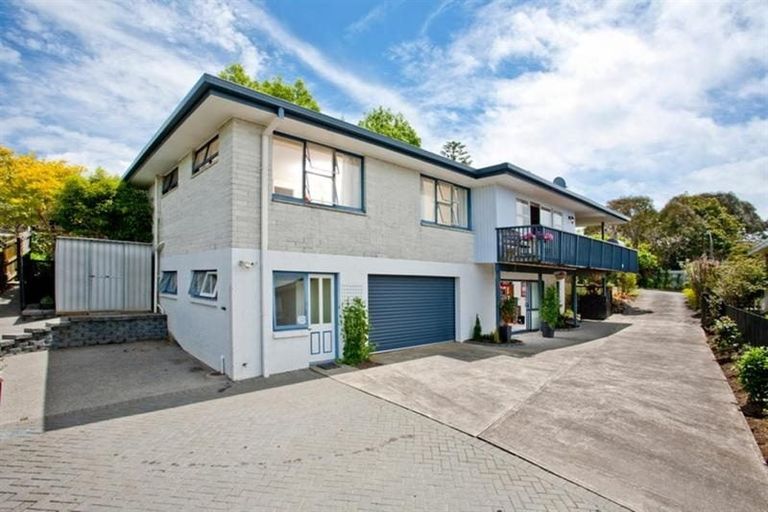 Photo of property in 1 Hume Drive, Hillcrest, Auckland, 0627