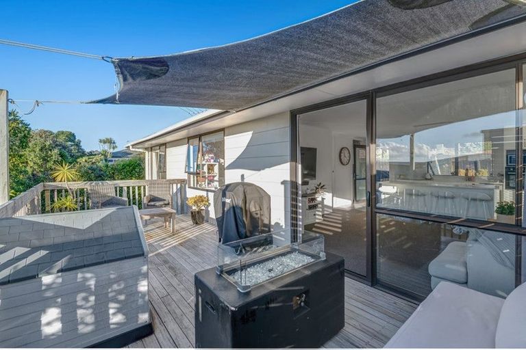Photo of property in 3a Rishworth Avenue, Stanmore Bay, Whangaparaoa, 0932