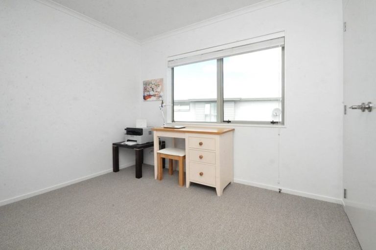 Photo of property in 24 Arthur Rolfe Lane, Swanson, Auckland, 0614