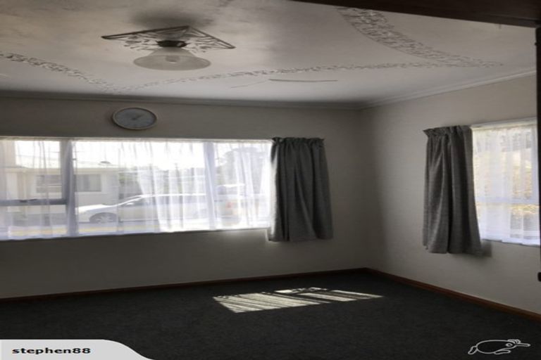 Photo of property in 44 Queens Road, Glen Avon, New Plymouth, 4312