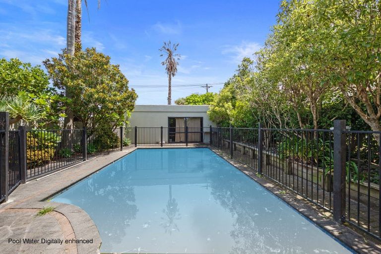 Photo of property in 119 Churchill Road, Rothesay Bay, Auckland, 0630