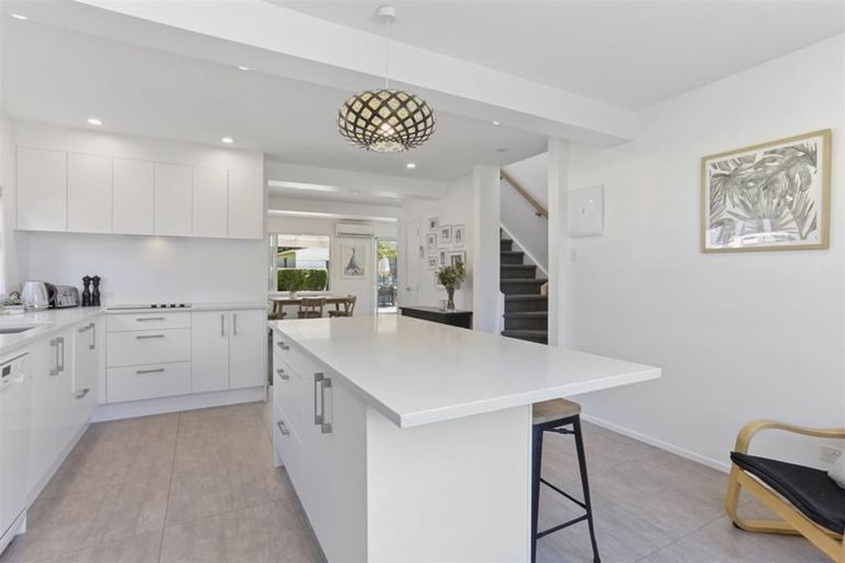 Photo of property in 53 Beach Road, Te Atatu Peninsula, Auckland, 0610