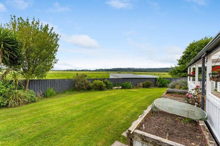 Photo of property in 178 Waikawa Beach Road, Manakau, Levin, 5573