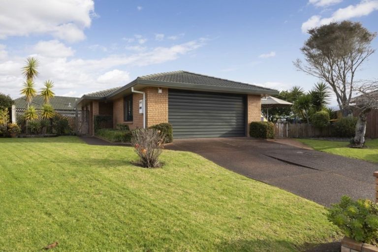 Photo of property in 19 John Lister Close, Golflands, Auckland, 2013