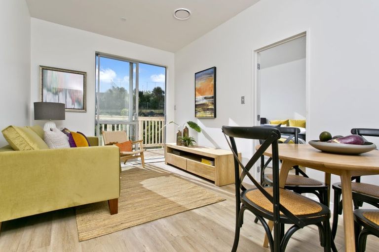 Photo of property in 102 Admirals Court Drive, Greenhithe, Auckland, 0632