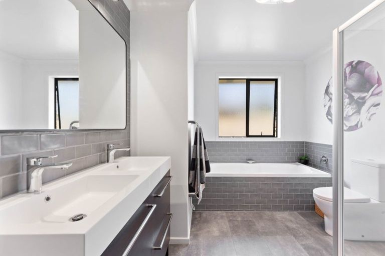 Photo of property in 4 Durmast Court, Cambridge, 3434