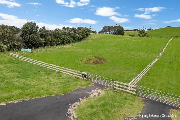 Photo of property in 2594 Awhitu Road, Awhitu, 2684