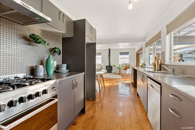 Photo of property in 5 Pendlebury Street, Green Bay, Auckland, 0604