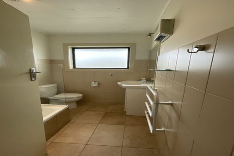 Photo of property in 352 Blenheim Road, Upper Riccarton, Christchurch, 8041