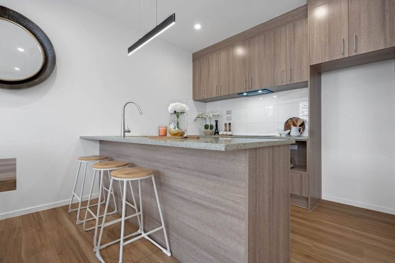 Photo of property in 19 Korokio Lane, Henderson, Auckland, 0612