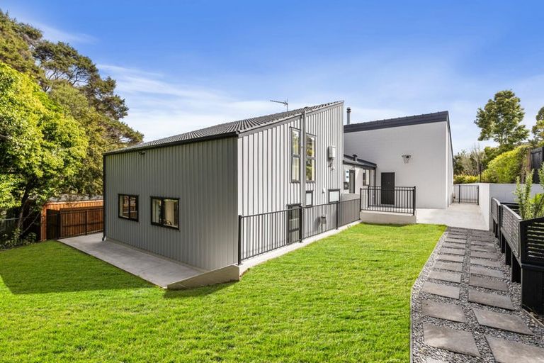 Photo of property in 11 Eugen Place, Bayview, Auckland, 0629