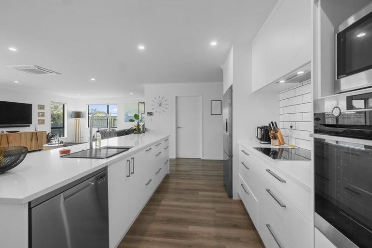 Photo of property in 18 Piharau Crescent, Hurdon, New Plymouth, 4310