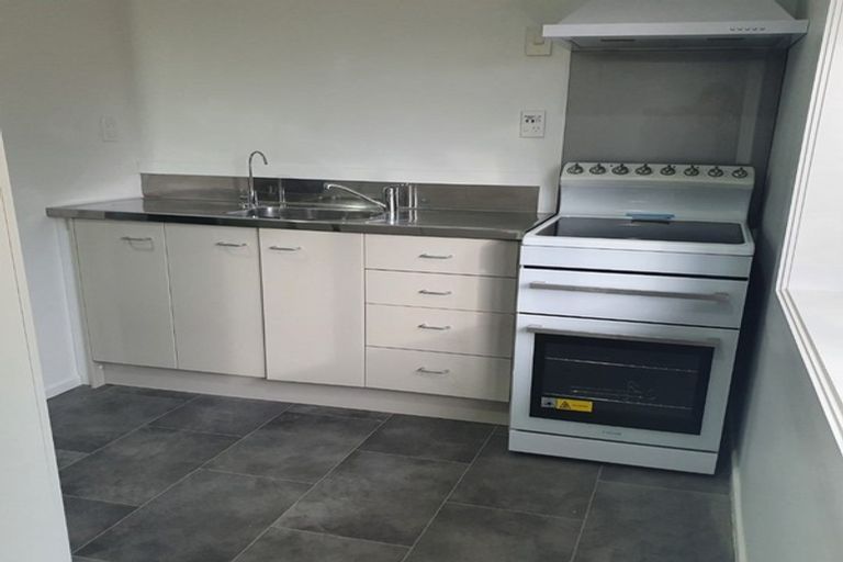 Photo of property in 2/16 South Street, Papakura, 2110