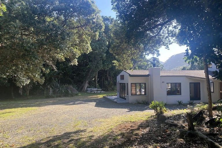 Photo of property in 175 Marine Parade North, Piha, New Lynn, 0772