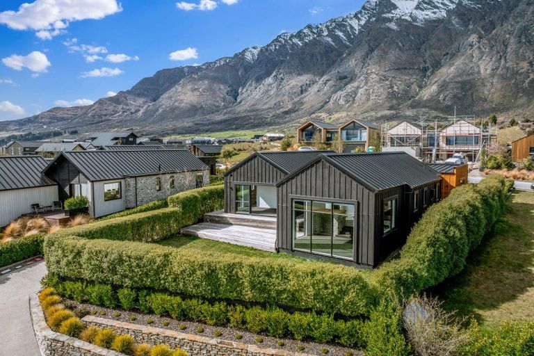 Photo of property in 13 Falconer Rise, Jacks Point, Queenstown, 9371