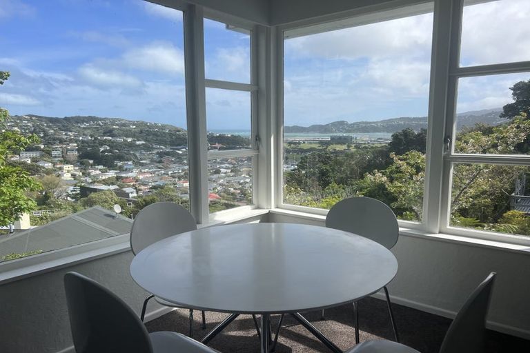 Photo of property in 17 Seatoun Heights Road, Miramar, Wellington, 6022
