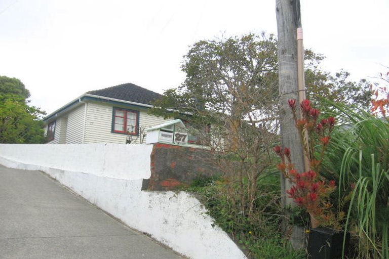 Photo of property in 27 Lincoln Avenue, Tawa, Wellington, 5028