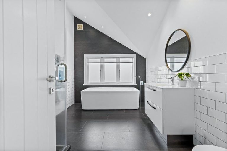 Photo of property in 1 Bangor Street, Point Chevalier, Auckland, 1022