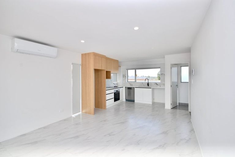 Photo of property in 298f Sunset Road, Windsor Park, Auckland, 0632