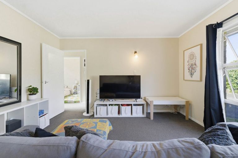 Photo of property in 2/15 Phoenix Place, Papatoetoe, Auckland, 2025