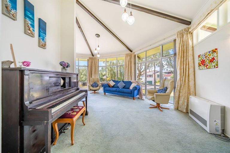 Photo of property in 2 Glenrae Grove, Silverstream, Upper Hutt, 5019