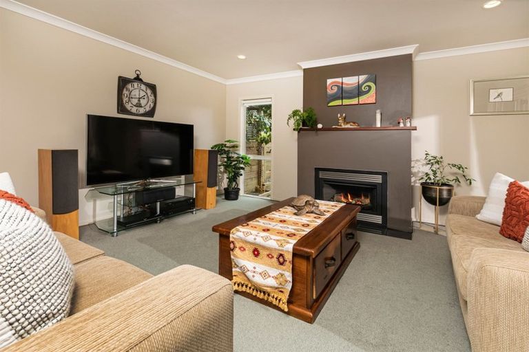 Photo of property in 28 Admirals Court Drive, Greenhithe, Auckland, 0632