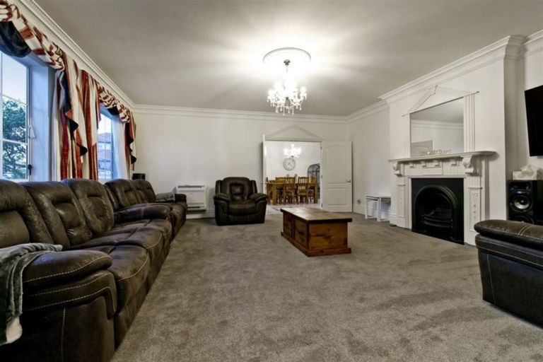 Photo of property in 18 Mansion Court, West Harbour, Auckland, 0618