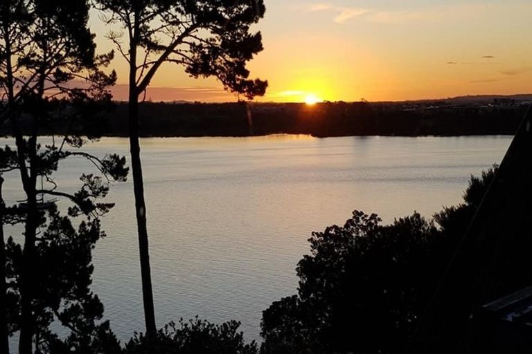 Photo of property in 2/31 Telstar Place, Beach Haven, Auckland, 0626