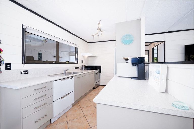 Photo of property in 15 Te Haumi Drive, Paihia, 0200