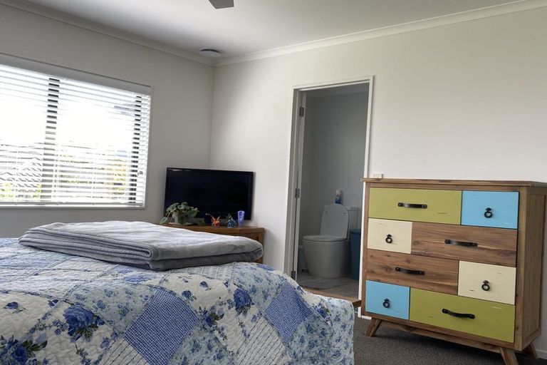 Photo of property in 19 George Deane Place, Greenhithe, Auckland, 0632