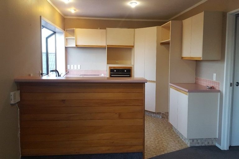 Photo of property in 2/14 Strabo Place, Windsor Park, Auckland, 0632