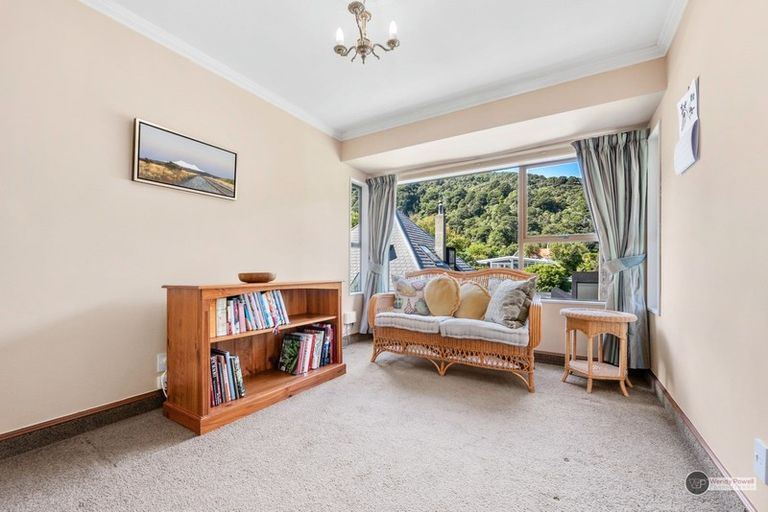 Photo of property in 2 Lady Bell Grove, Lowry Bay, Lower Hutt, 5013