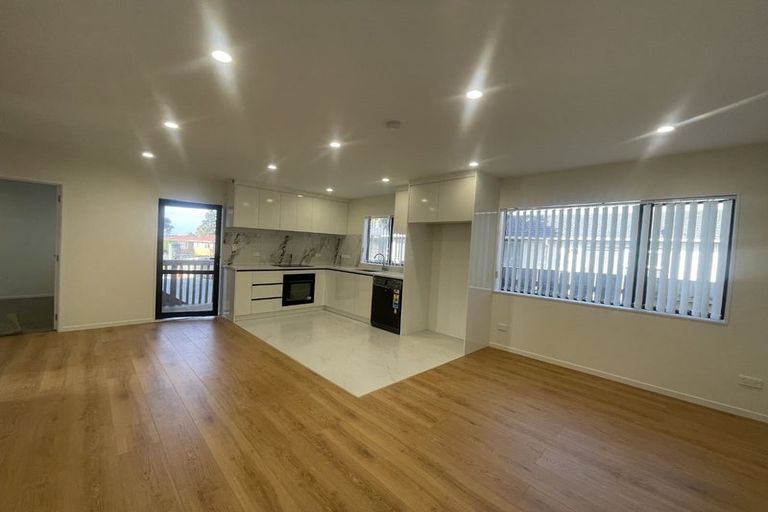 Photo of property in 16 Blue Way, Glendene, Auckland, 0602