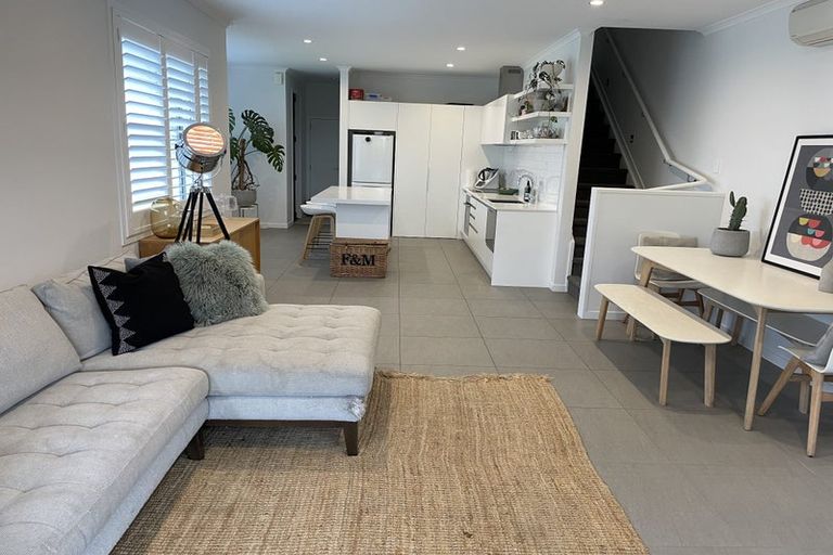 Photo of property in 2 Frank Gill Road, Hobsonville, Auckland, 0616