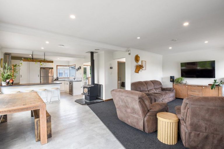 Photo of property in 42 Island View Road, Western Heights, Rotorua, 3015