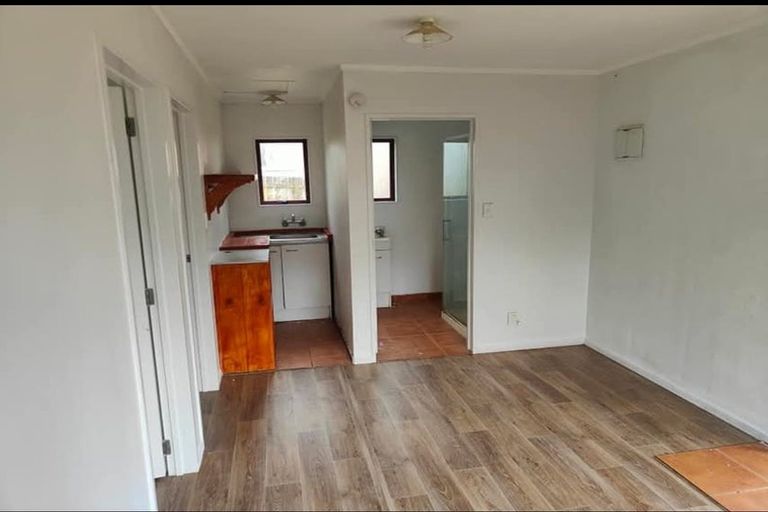 Photo of property in 15 Bundena Place, Clendon Park, Auckland, 2103