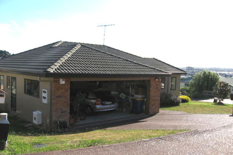 Photo of property in 37 Calypso Way, Unsworth Heights, Auckland, 0632