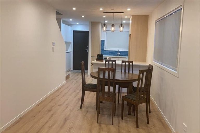 Photo of property in 2/28 Croydon Road, New Lynn, Auckland, 0600