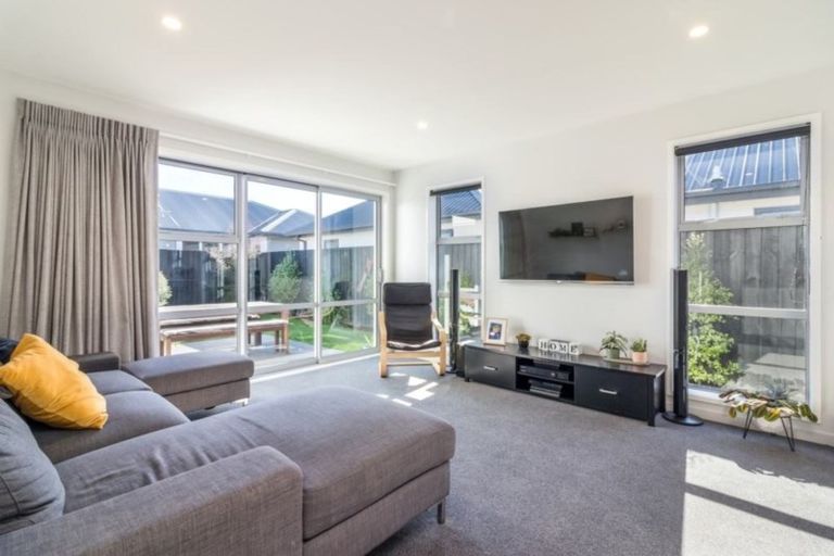 Photo of property in 37 William Nicholls Drive, Belfast, Christchurch, 8051