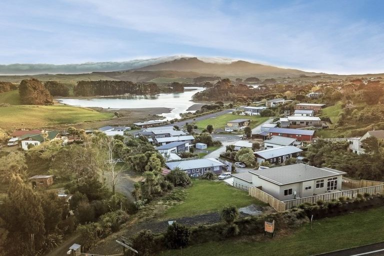 Photo of property in 8c Harakeke Place, Raglan, 3225