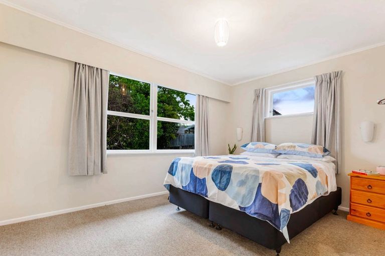 Photo of property in 114a Colwill Road, Massey, Auckland, 0614