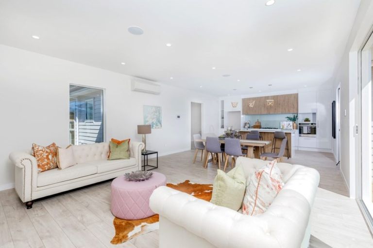 Photo of property in 8 Konoba Avenue, Kumeu, 0810