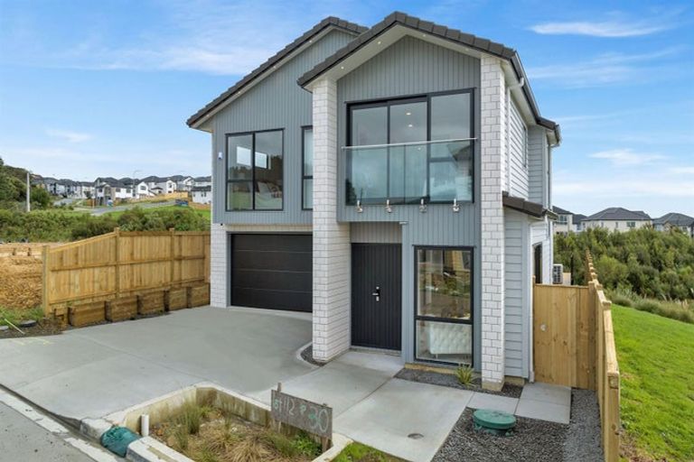 Photo of property in 30 Ballyalton Crescent, Flat Bush, Auckland, 2019